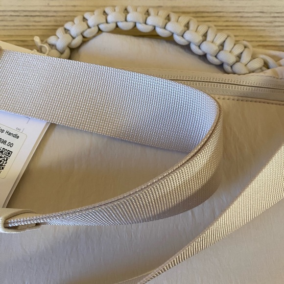 Lululemon Curved Crossbody Bag - Picture 4 of 6